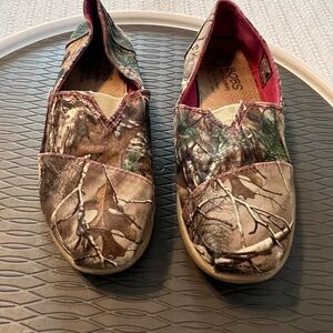 #3245. Bobs by Skechers Women's Camo Slip-On Shoes. Size 10